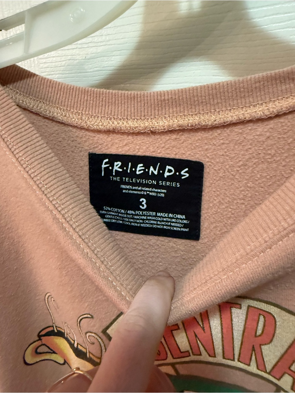 FRIENDS Central Perk Graphic Sweatshirt - Dusty Rose size 3x - Picture 2 of 3